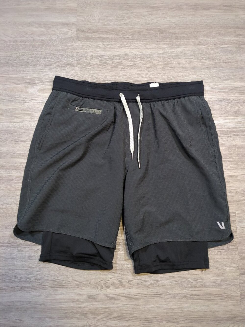 Vuori Stockton Shorts Men's Medium Gray Black Ripstop Compression Lined V346